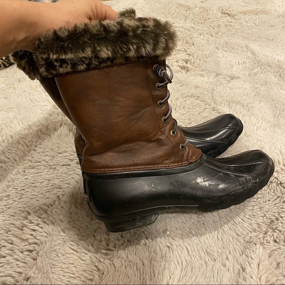 Sperry Brown Faux-Fur Lined Saltwater Duck Boots 6 - Picture 4 of 10
